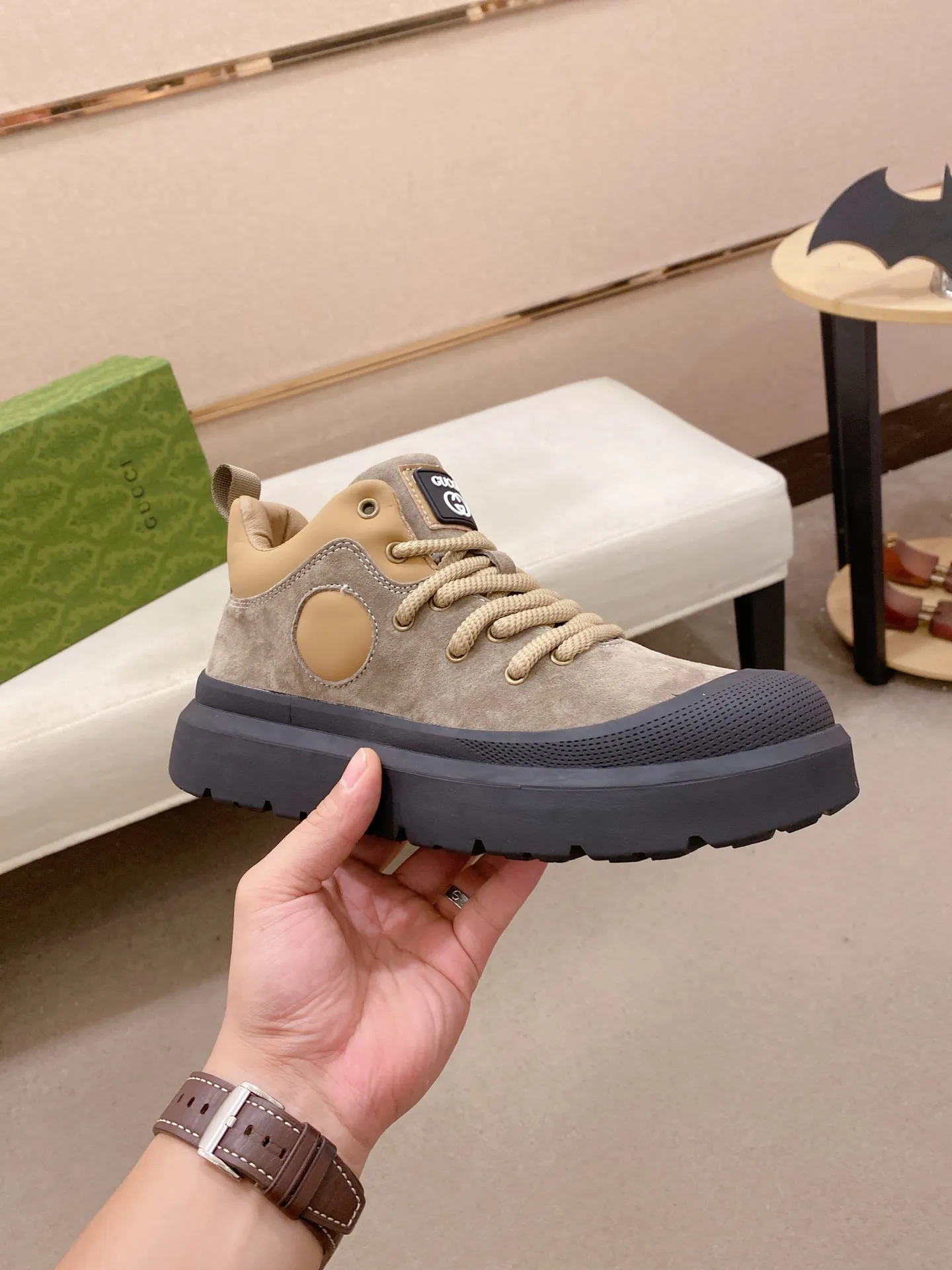 Men's men's shoes 💰 462💰🇮🇹🇮🇹GUCCI (Gucci) top 🔍🔍 new models are on sale at the same time at the counter. The uppers 🇮🇹 are imported from Italy and are made of top-grain cowhide. Fully imported genuine leather lining 💪💪, completely 1⃣️ to 1⃣️ replica 🇮🇹💪💪, ⚠ sole: original sole provided by the original factory, exclusive movable molded sole super comfortable, ⚠ original factory follow-up, 🔍🔍 high quality, you can go in and out of the counter at will, welcome to compare⚠. Code number:38-44